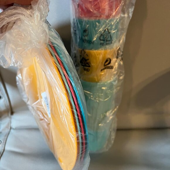 Tupperware Impressions 9 inch Luncheon Plates(4) and 16 oz Tumblers w/Lids(4) - Picture 2 of 2